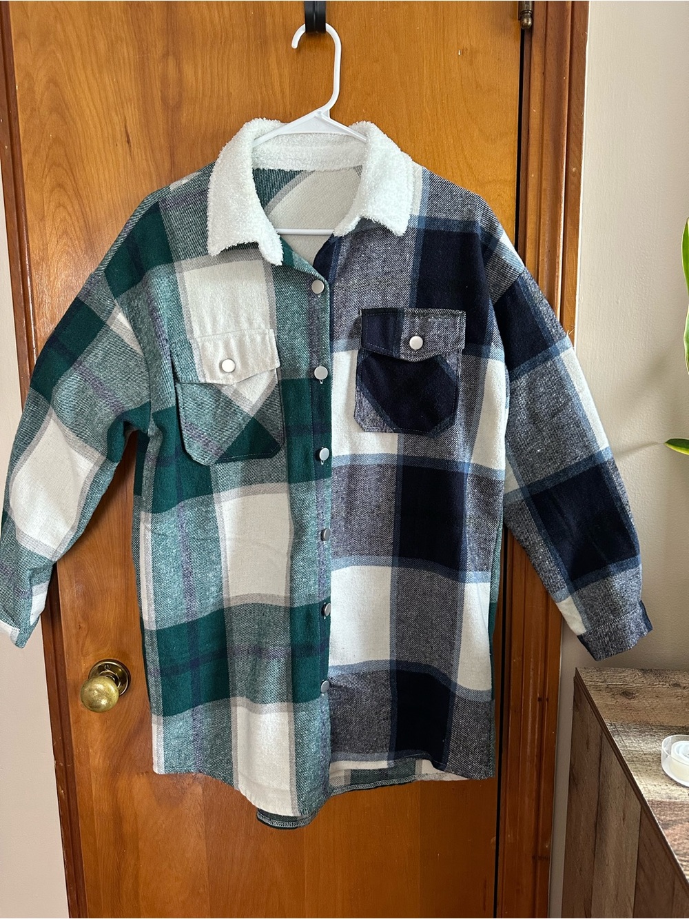 Women’s oversized Plaid Sherpa collar Button-Up Shirt Jacket - Green & Navy